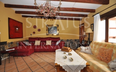 Village House - For Sale - Chinorlet - Urban location