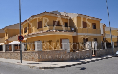 Town House - For Sale - Pinoso - Urban location