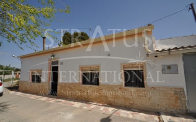 Villa - For Sale - Pinoso - Edge of town