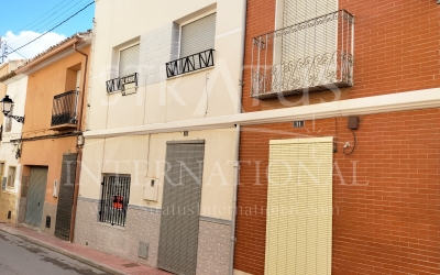 Town House - For Sale - Sax - Urban location