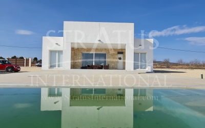 Villa - For Sale - Pinoso - Rural location