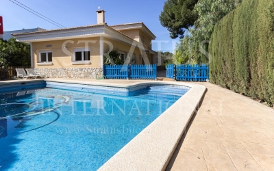 Villa - For Sale - Elda - Urban location