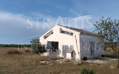 Country House - For Sale - Yecla - Rural location