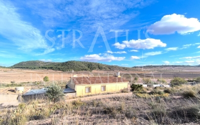 Country House - For Sale - Yecla - Rural location