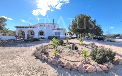 Villa - For Sale - Novelda - Rural location