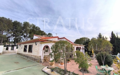 Villa - For Sale - Yecla - Urban location